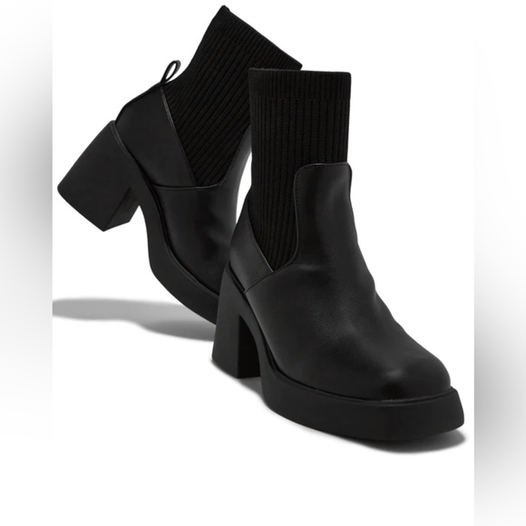 NWT!! EASY TO SLIP INTO WOMENS STRETCHY KNIT CHUNKY HEEL ANKLE BOOTS - Picture 5 of 6